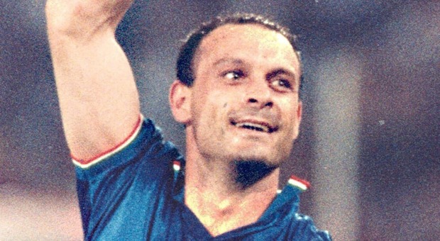 https://statics.cedscdn.it/photos/MED/18/38/8341838_08164416_toto_schillaci_morto_ultimissime_oggi.jpg