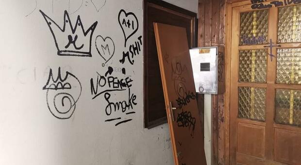 L'ingresso della sede del Gruppo anziani di Bibano vandalizzata da un gruppo di ragazzini