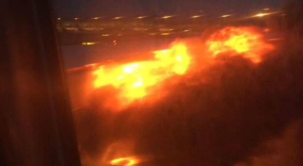 Singapore Airlines, in fiamme motore di un aereo diretto a Milano, atterraggio di emergenza