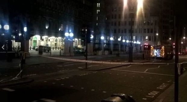 Londra, fuga di gas: 1.400 persone evacuate da hotel e night. Chiusa la metro Charing Cross