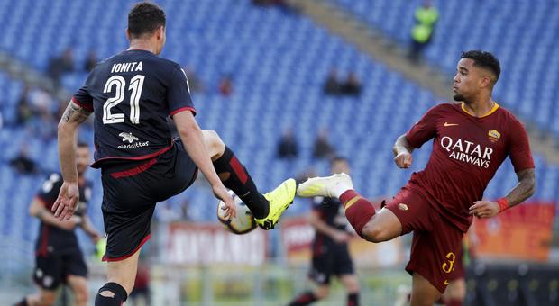 Justin Kluivert in azione contro il Cagliari