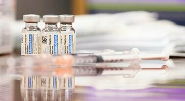 Covid, in Slovenia positivi 34% dei test effettuati. Incidenza 898 su 100 mila. Vaccinato solo il 52,7%
