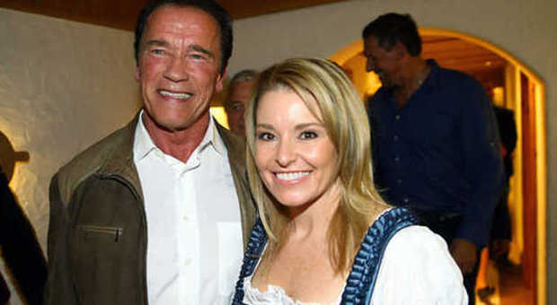 Arnold Schwarzenegger, a 67 anni vacanze con la nuova fidanzata