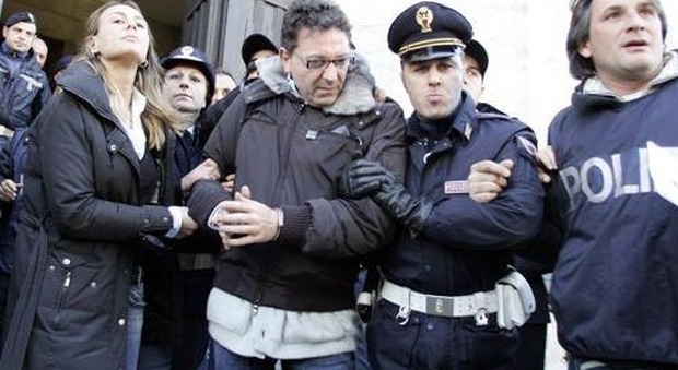 Napoli, maxi blitz all'alba e centinaia di arresti: perquisito anche lo studio dell'avvocato del boss