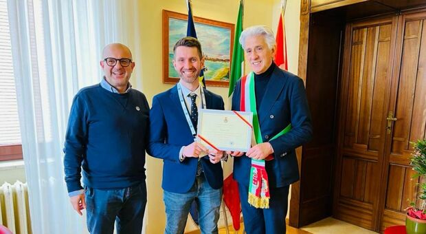 Macerata, il sindaco Parcaroli premia il dottor Matteo Tallè, eccellenza dell'urologia riconosciuta negli Usa