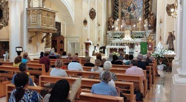 La messa celebrata nella chiesa di Santa Maria degli Angeli Foto di Max Frigione