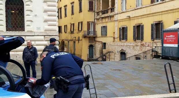 «C'è un uomo armato in casa»: Perugia, paura in centro
