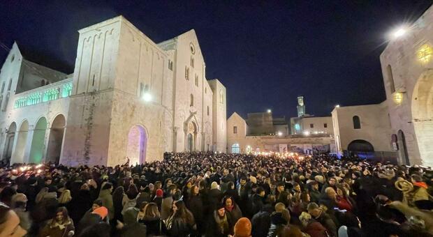 Corteo storico e danza aerea: il programma della festa di San Nicola a Bari