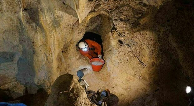 Denti e ossa fossili al Circeo, le nuove sorprese dei Neanderthal a Grotta Guattari