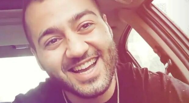 Toomaj Saleh, il rapper iraniano dissidente condannato di nuovo a morte: «Arrestato, messo in isolamento e torturato»