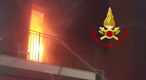 l'incendio a Campolongo Maggiore all'alba di oggi 9 giugno