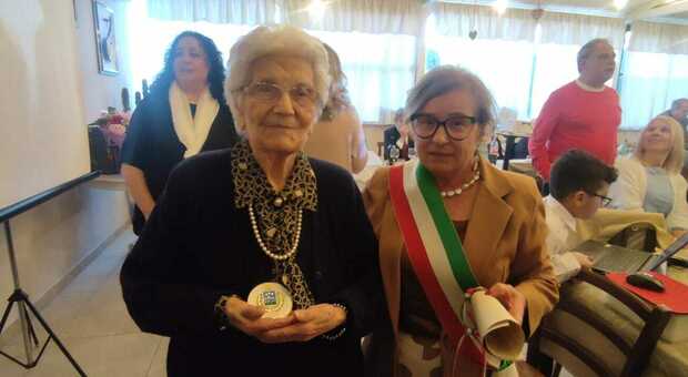 Nonna Cristina insieme alla sindaca di Celle San Vito