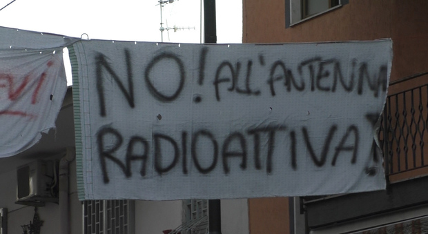 Napoli, bloccati i lavori per l'antenna della telefonia mobile a Pianura: «La salute dei cittadini prima di tutto»