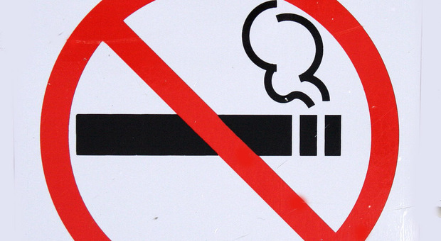 Il Comune di Salzano vieta il fumo anche all'aria aperta