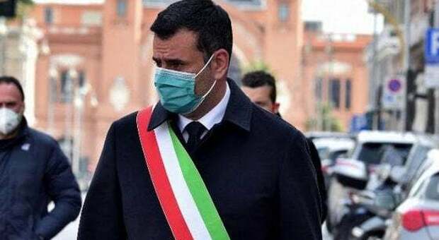 Lockdown, Bari segue Taranto: il sindaco Decaro pronto a chiudere i negozi alle 19