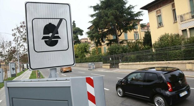 Roma, poche multe per eccesso di velocità. «Ora più autovelox»