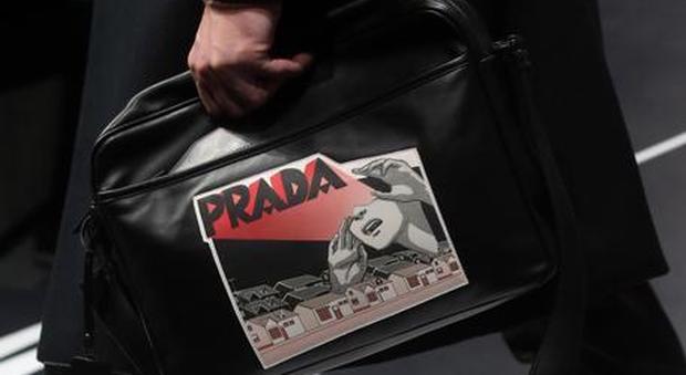 Milano, furto da Prada: rompono la vetrina e portano via borse per 100 mila euro