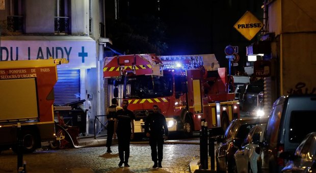 Parigi, incendio in una banlieue: sette feriti in fin di vita, tra loro anche 5 bambini