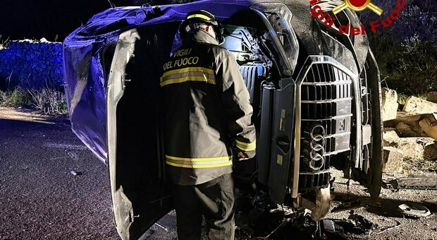 Con l'auto fuori strada: incidente in Salento sulla provinciale
