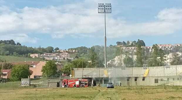 Incendio negli spogliatoi del campo da baseball ad Ancona, non si esclude il dolo