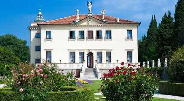 La facciata sud di villa Valmarana ai Nani con i giardini all'italiana