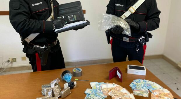 In casa oltre 800 grammi di droga, arrestato dai carabinieri a Minturno