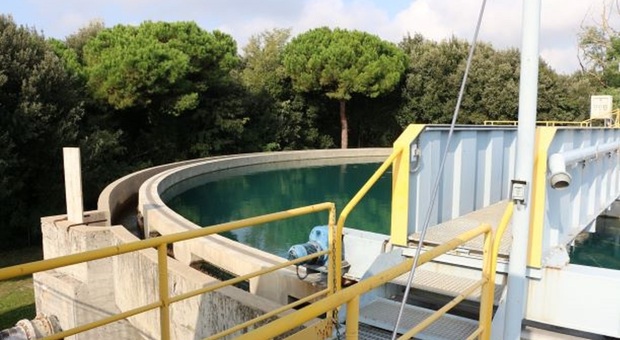 Centrale di Boara Pisani : il gascromatografo, uno degli strumenti più sofisticati per stabilire la potabilità dell'acqua