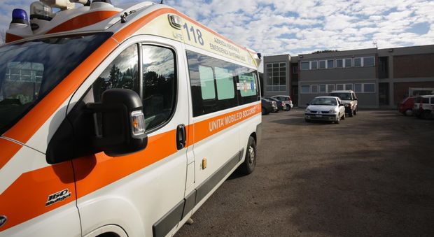 Appalto ambulanze per l'Ares 118, i lavoratori accusano: contratto beffa