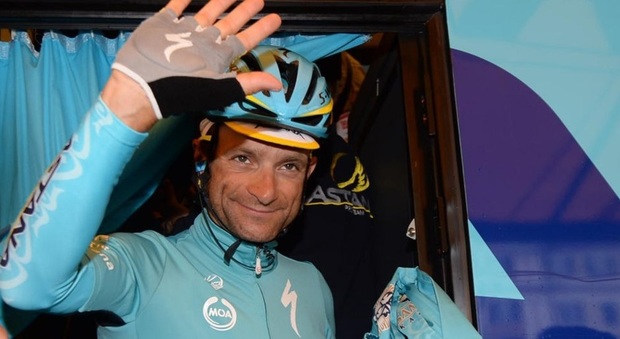 Giro d'Italia, Astana senza capitano per onorare la memoria di Scarponi