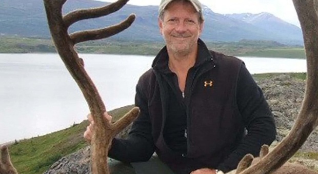 Dentista milionario condannato all'ergastolo per aver ucciso la moglie durante un safari per riscattare l'assicurazione sulla vita
