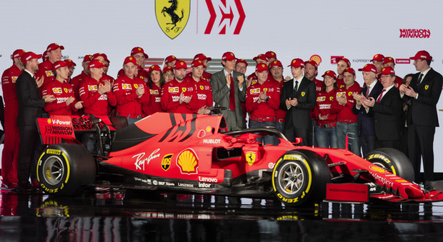 Ecco la nuova Ferrari SF90. Vettel: «Strada giusta, non vedo l'ora di partire»