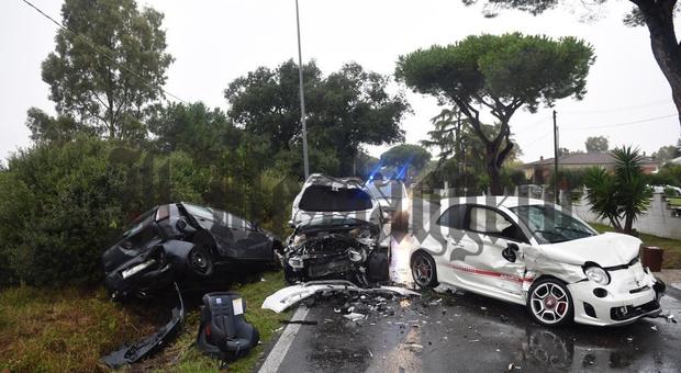 Incidente stradale in zona Piccarello, due feriti gravi. Su un'auto due gemelline
