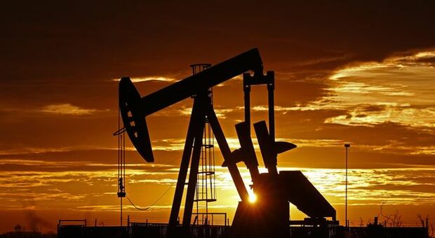Petrolio in ribasso su prosieguo dei negoziati con l'Iran