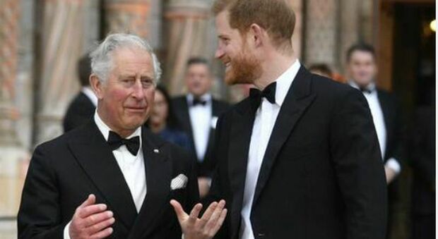 Re Carlo inviterà Harry, Meghan e i suoi nipoti a Balmoral: ecco quando potrebbero rivedersi