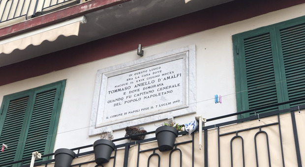 Napoli, l'appello dei Neoborbonici: «Piazza Mercato, recuperiamo la storia»