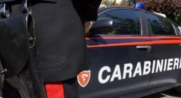 Bruciavano cassonetti e auto a Ostia: arrestati due fratelli piromani
