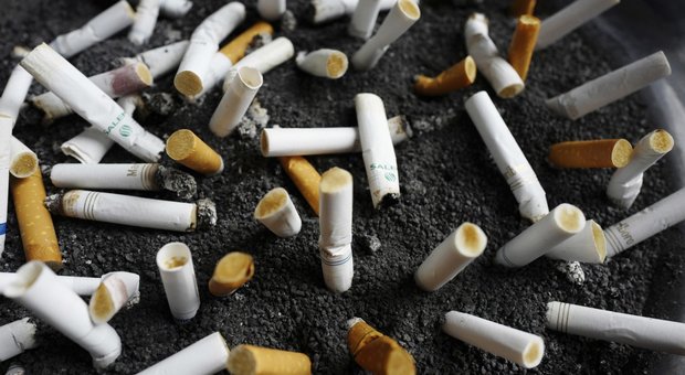 New York, la crociata di De Blasio contro il fumo: le sigarette costeranno 13 dollari a pacchetto