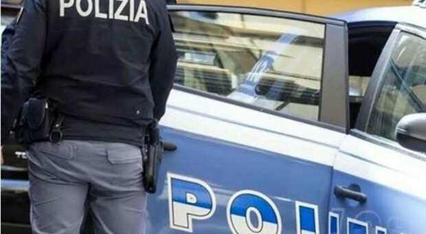  è grave, aggredito da sette persone