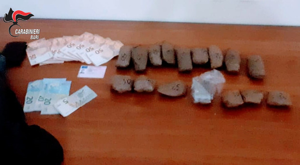 Bari, nascondeva cocaina in un muretto a secco: arrestato pusher