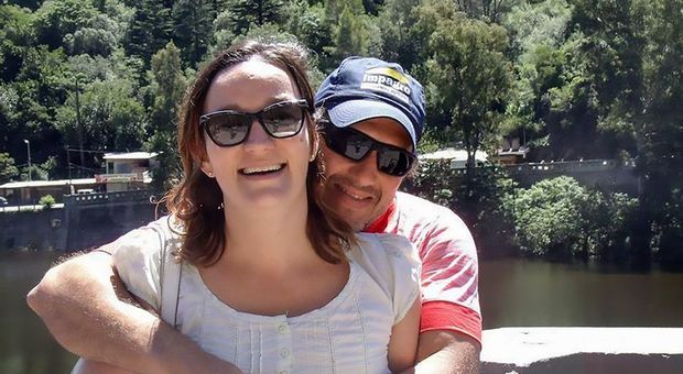 Massacra a martellate e uccide la moglie, comunità sotto choc: «Era la coppia perfetta»