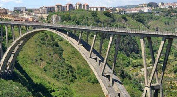 Un ponte autostradale