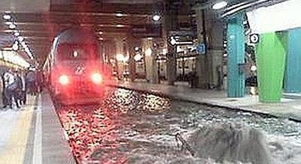 Bomba d'acqua su Napoli, sospesa la circolazione dei treni sulla linea 2 della metropolitana