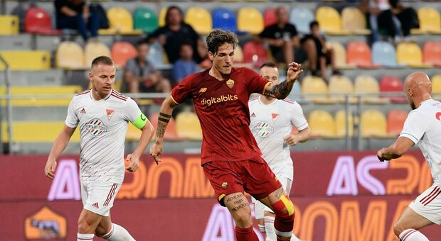 La Roma affonda il Debrecen 5-2: Zaniolo torna al gol. Mourinho show in panchina