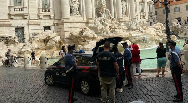 Roma, blitz in Centro: "salta fila" e abusivi multati