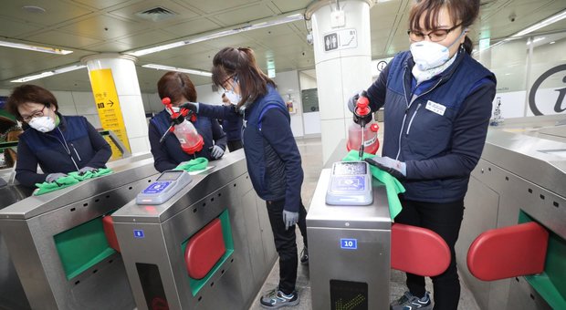 Coronavirus, un charter per evacuare gli italiani: ma manca il via libera di Pechino