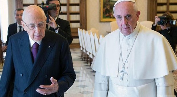 Napolitano scrive a Papa Francesco: «Sforzo deciso nella lotta a criminalità»