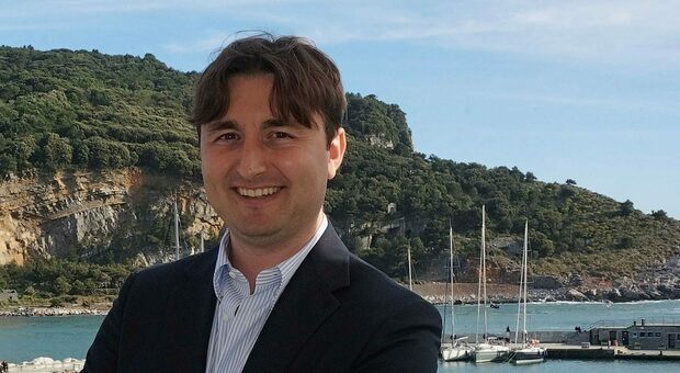 Matteo Cozzani, capo gabinetto accusato di aver «agevolato Cosa Nostra»: avrebbe promesso posti di lavoro in cambio di voti