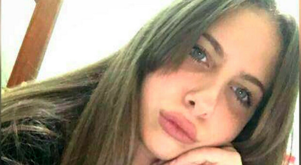 Nella scorsa notte, su una strada provinciale di Napoli, è morta la giovane Irene Raimo, coinvolta in un incidente mortale