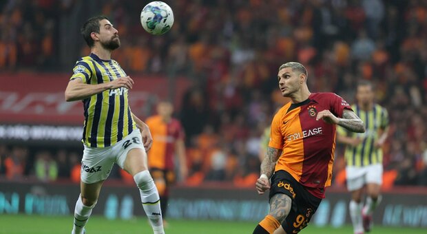 Il Fenerbahce abbandona il campo, il Galatasaray vince la Supercoppa di Turchia: quello che è successo è incredibile