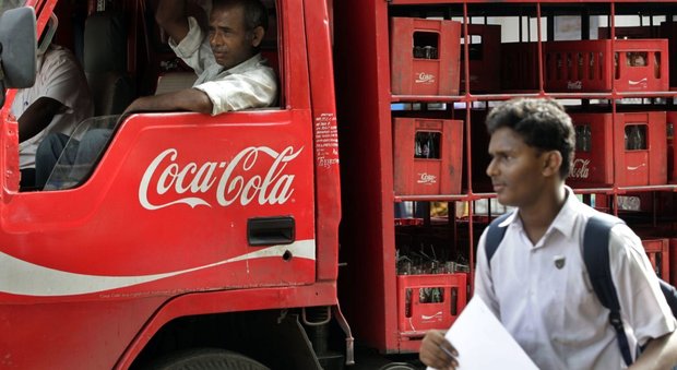 India, i commercianti boicottano la vendita di Coca e Pepsi: «È tossica»